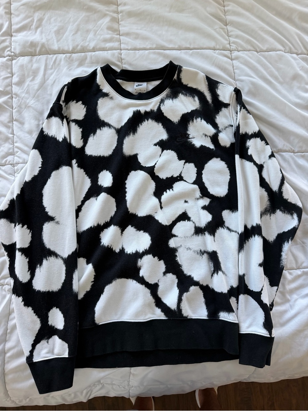 Nike Black and White Crewneck Sweatshirt